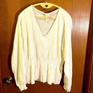 Cute H&M white long sleeve v neck